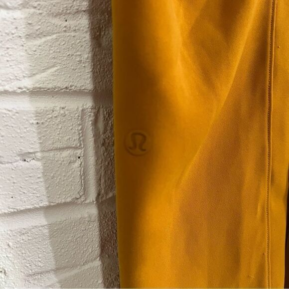 Lululemon On the Fly 7/8 Pant *Woven Fools Gold Size 4 - Picture 4 of 7